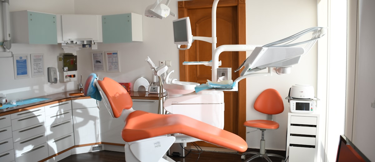 Sillón dental en clínica de turismo médico